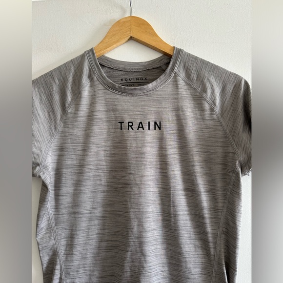 Equinox Women’s ‘Train’ Personal Trainer Heather Gray Athletic Tee Size Small - Picture 4 of 6